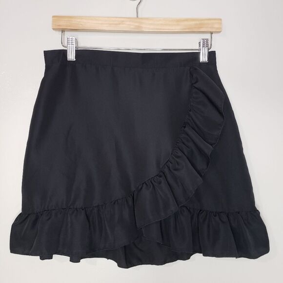 *NWT* Elegant Black Lightweight Ruffle Mini Skirt - Pretty Little Thing - Picture 1 of 5
